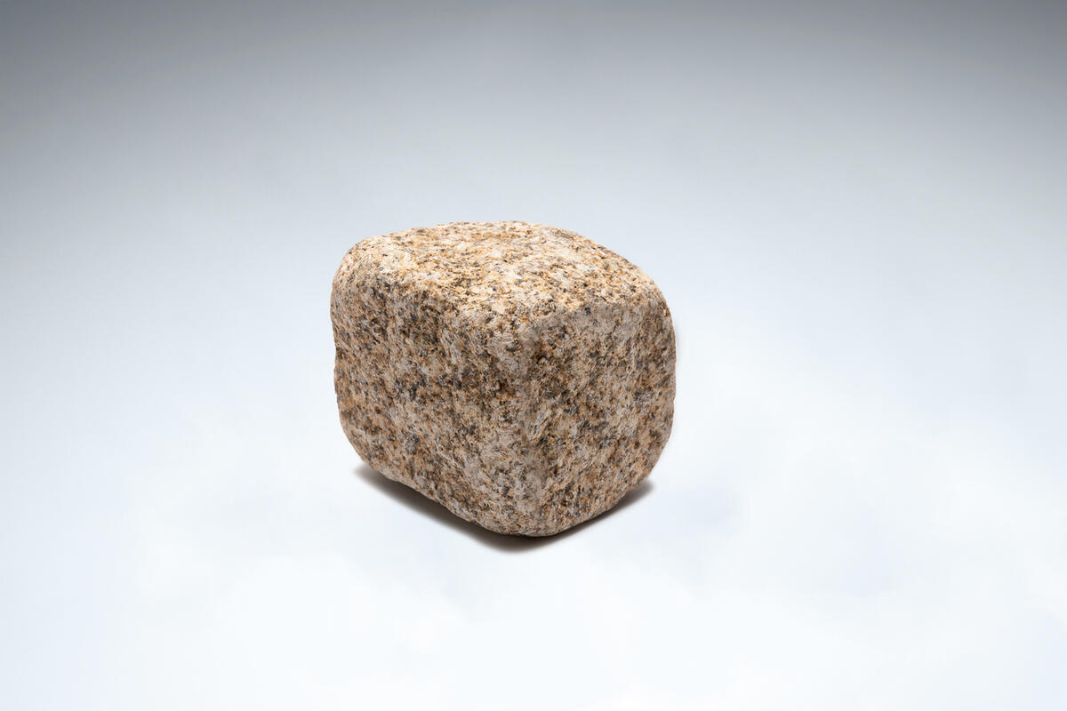 Golden Brown Tumbled Granite Setts 80 x 80 x 80