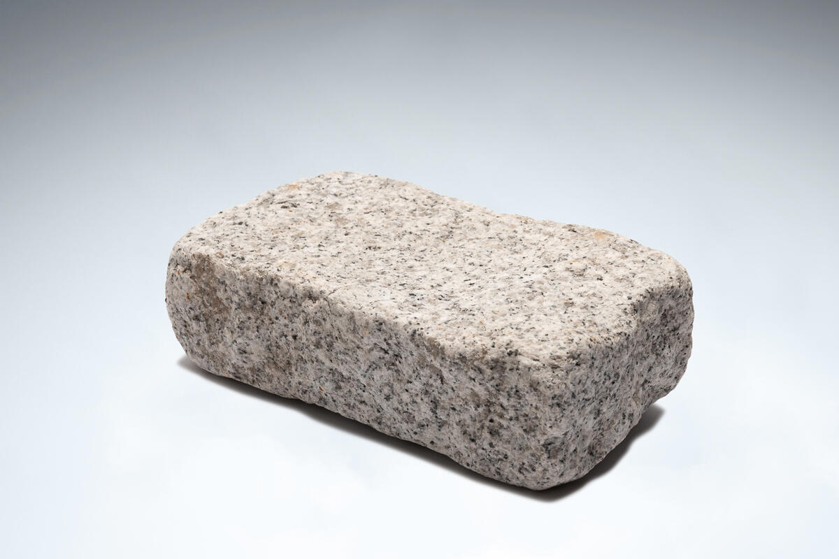 Light Grey Tumbled Granite Setts 200 x 100 x 50