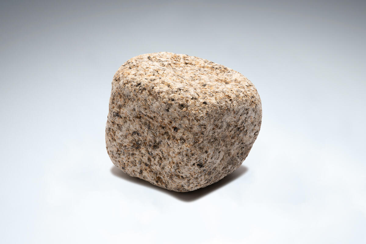Golden Brown Tumbled Granite Setts 100 x 100 x 100