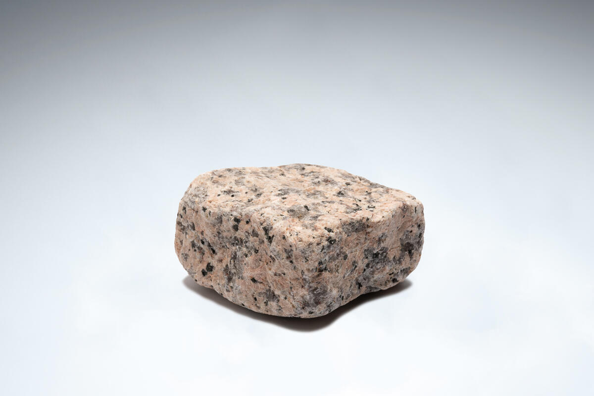 Rose Tumbled Granite Setts 100 x 100 x 50 Unit