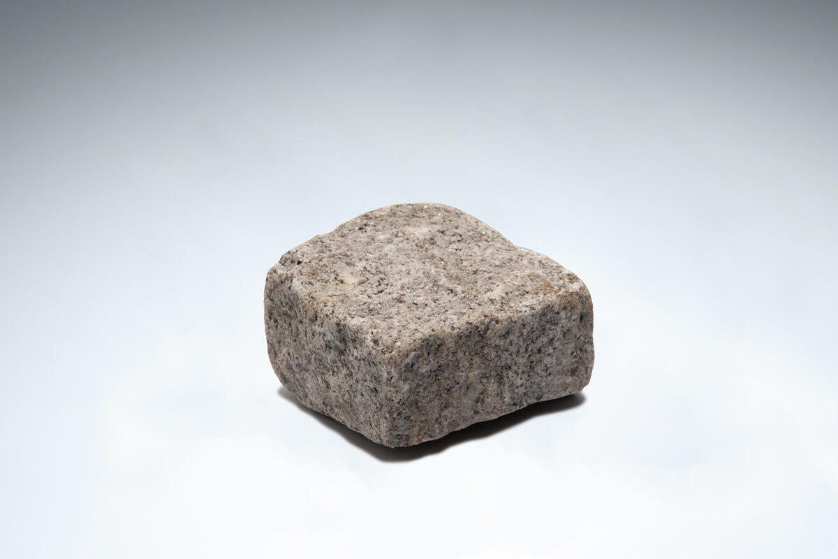 Medium Grey Tumbled Granite Setts 100 x 100 x 50 Unit