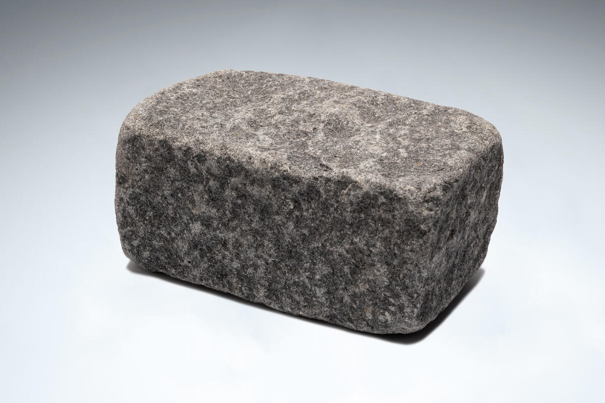 Black Tumbled Granite Setts 200 x 100 x 100