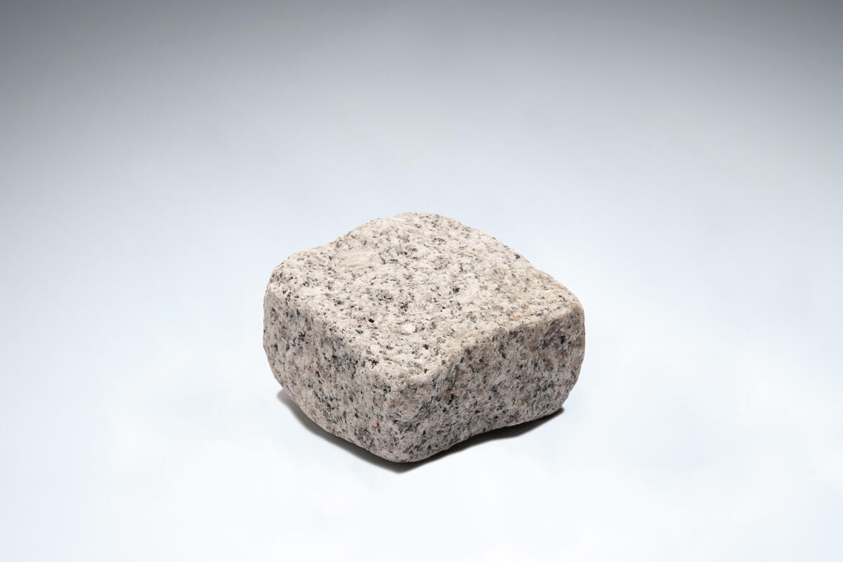 Light Grey Tumbled Granite Setts 100 x 100 x 50 Half Crate