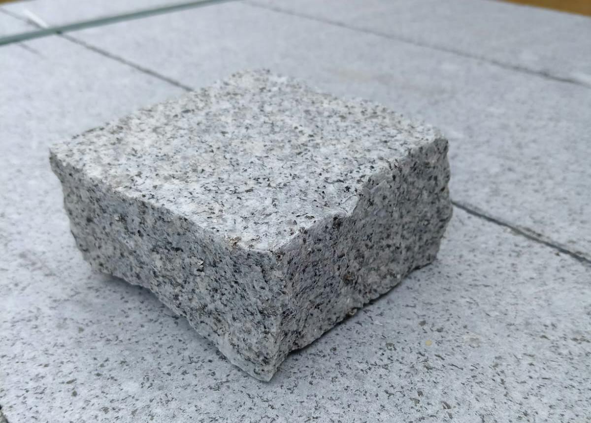 Medium Grey Flamed Top Finish 100 x 100 x 50 Half Crate