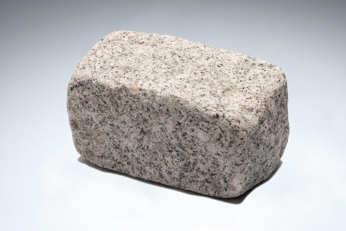Light Grey Tumbled Granite Setts 200 x 100 x 100