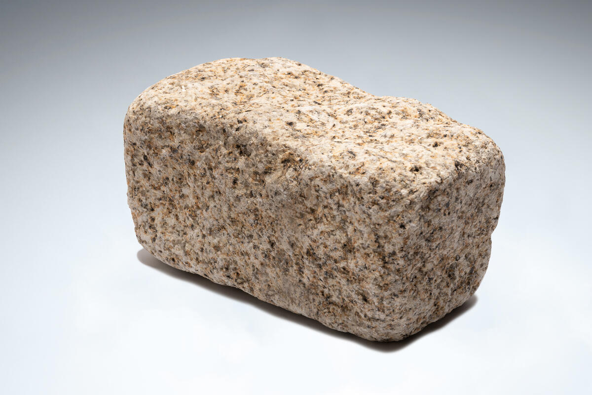 Golden Brown Tumbled Granite Setts 200 x 100 x 100