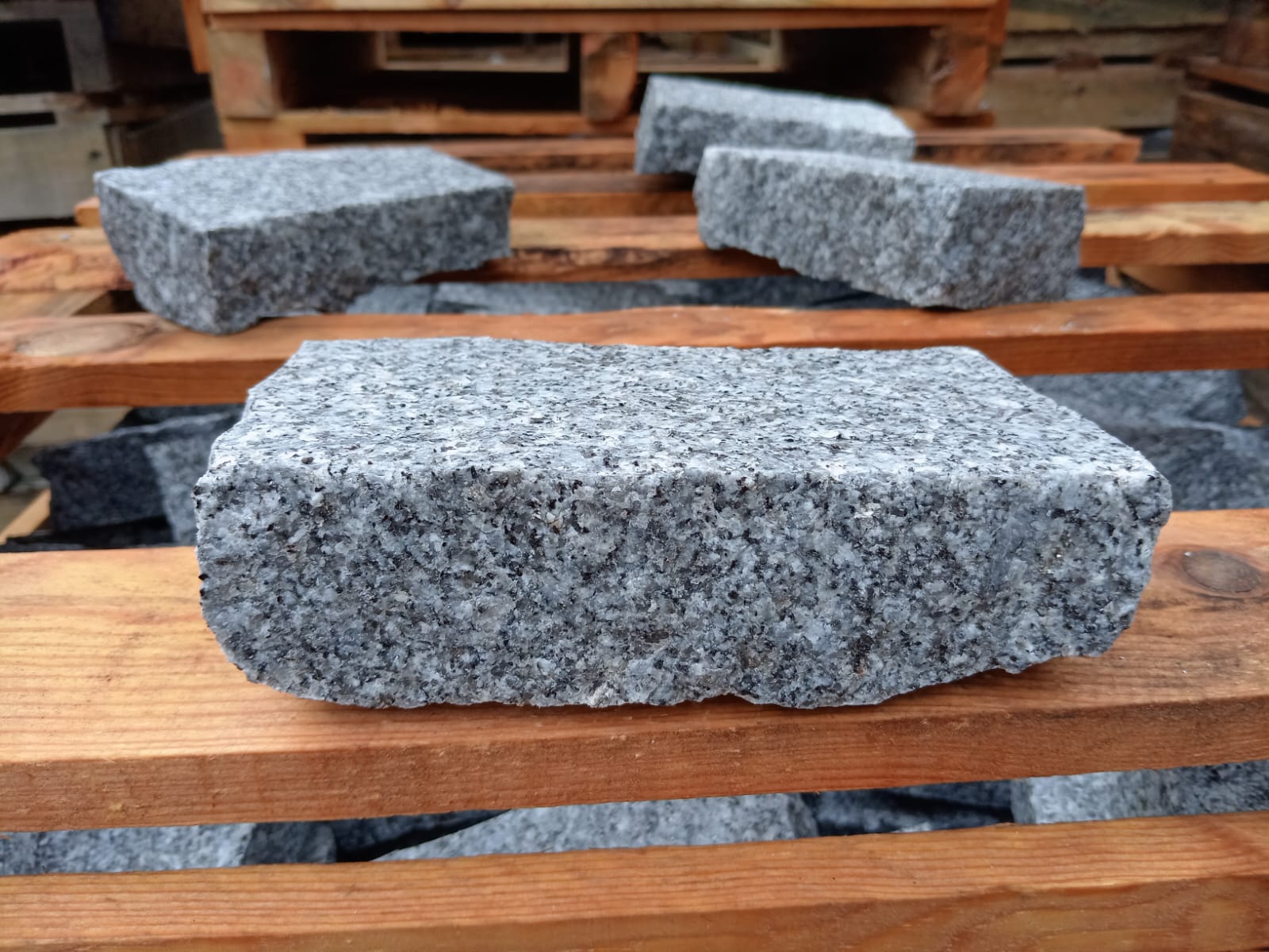 Medium Grey Flamed Top Finish 200 x 100 x 50