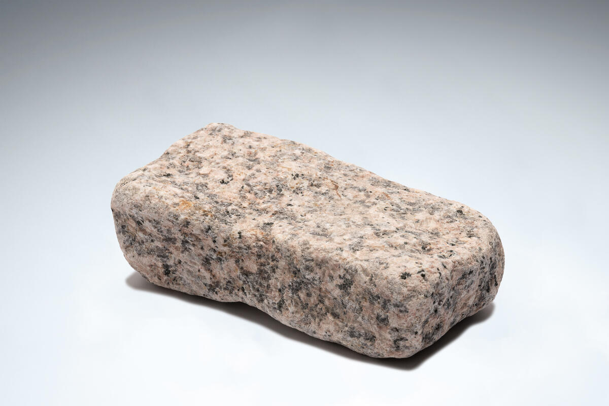 Rose Tumbled Granite Setts 200 x 100 x 50