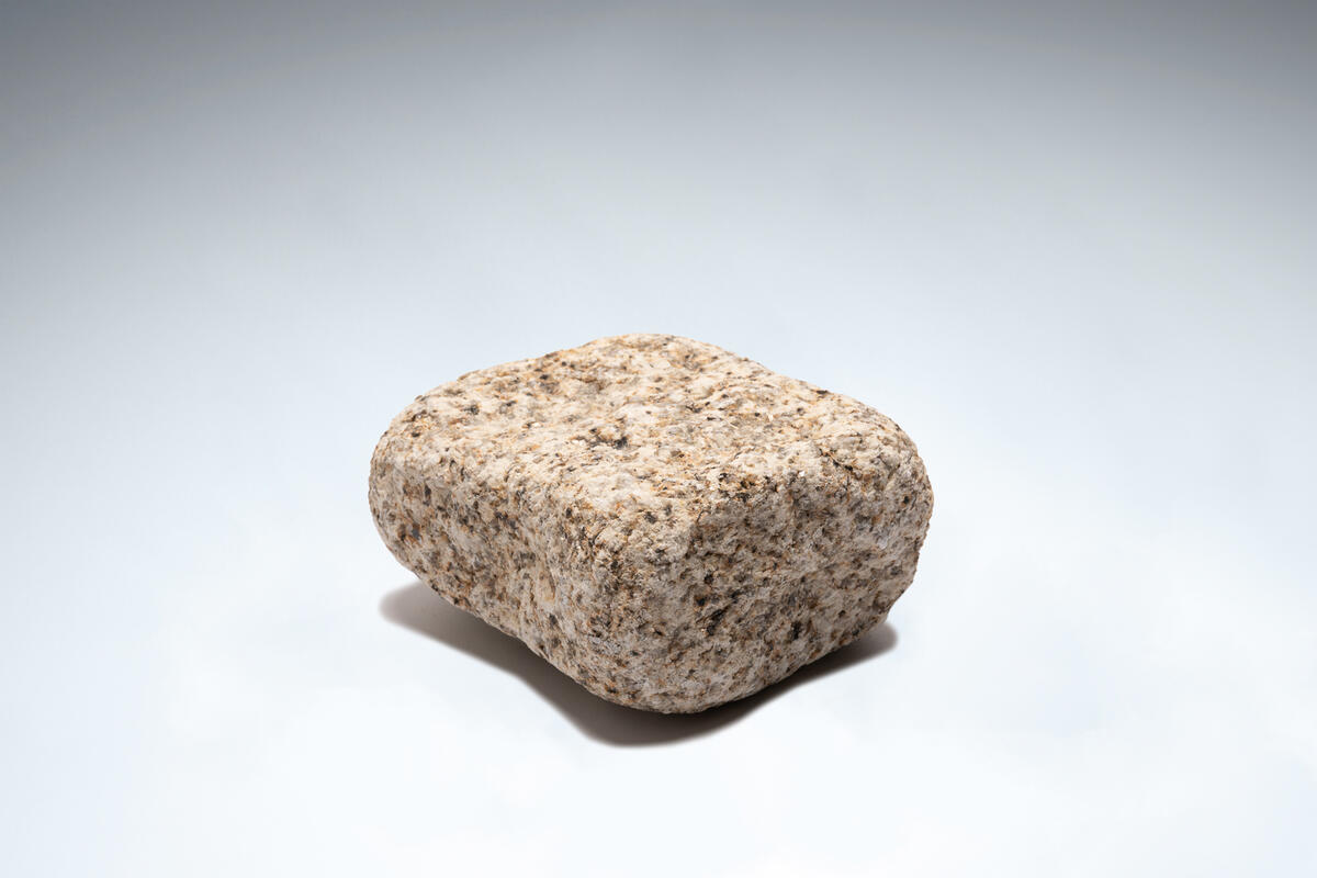 Golden Brown Tumbled Granite Setts 100 x 100 x 50 Half Crate