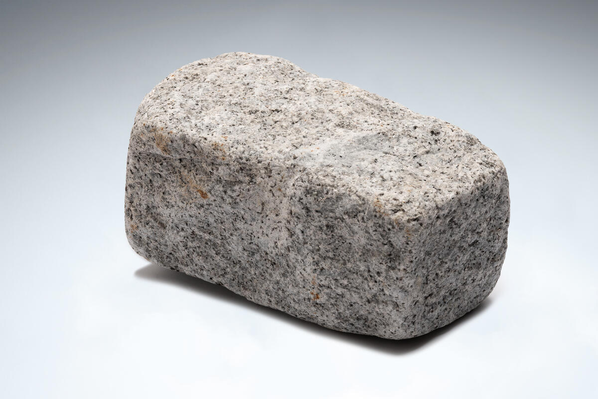 Medium Grey Tumbled Granite Setts 200 x 100 x 100