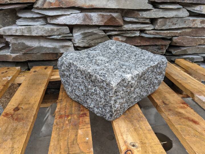 Medium Grey Granite Setts 200 x 200 x 100